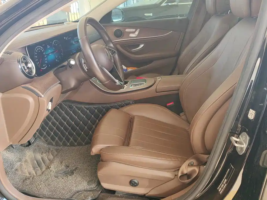 صورة 9 - Mercedes-Benz E-Class