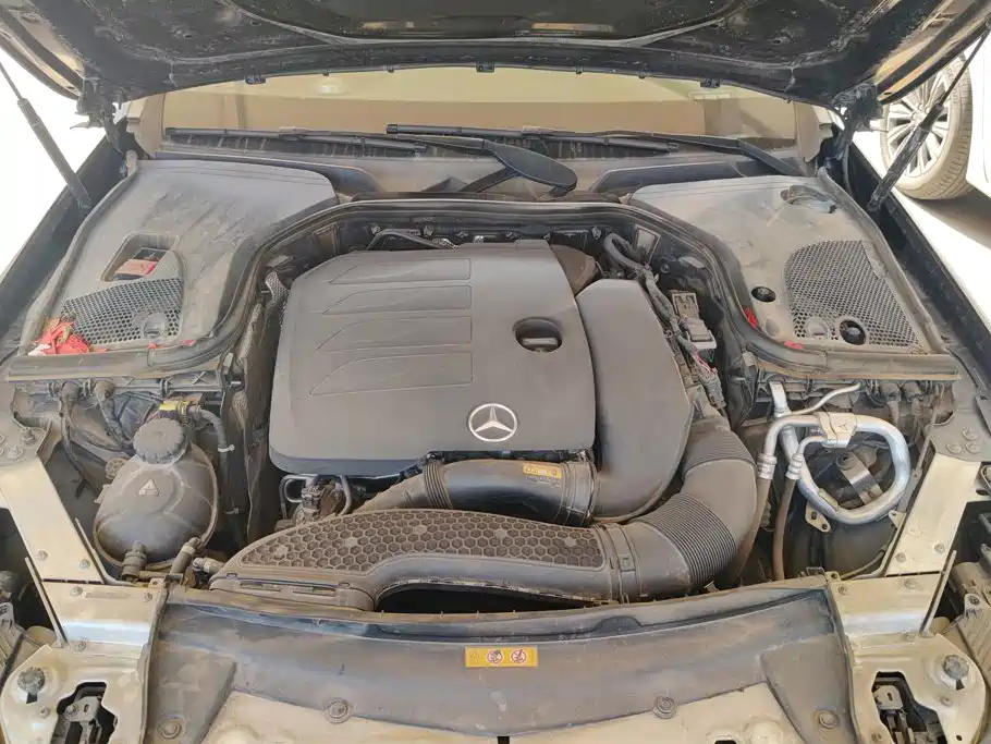 صورة 10 - Mercedes-Benz E-Class