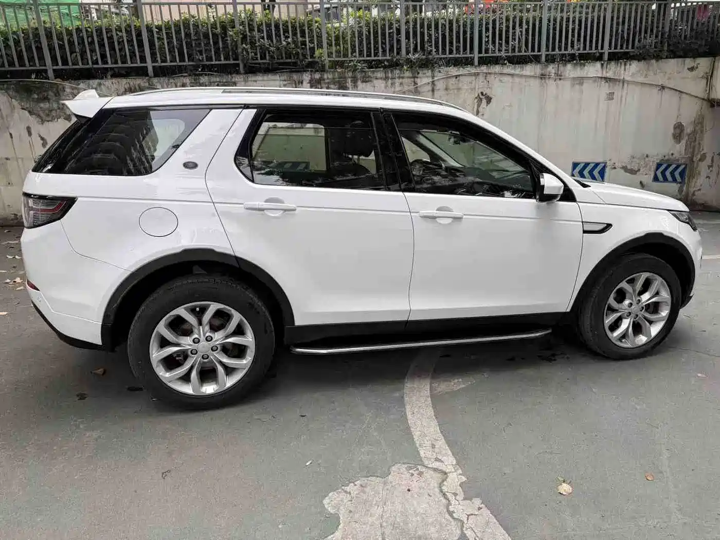 Land Rover Discovery Sport 2018 240PS HSE Edition фото 5