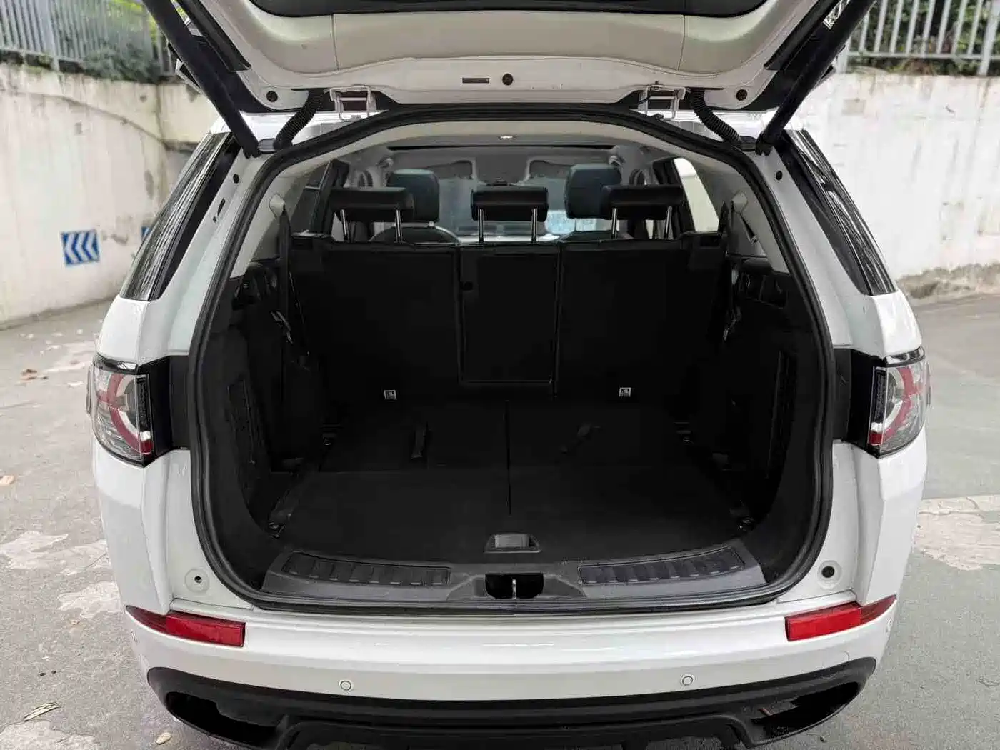 Land Rover Discovery Sport 2018 240PS HSE Edition фото 14