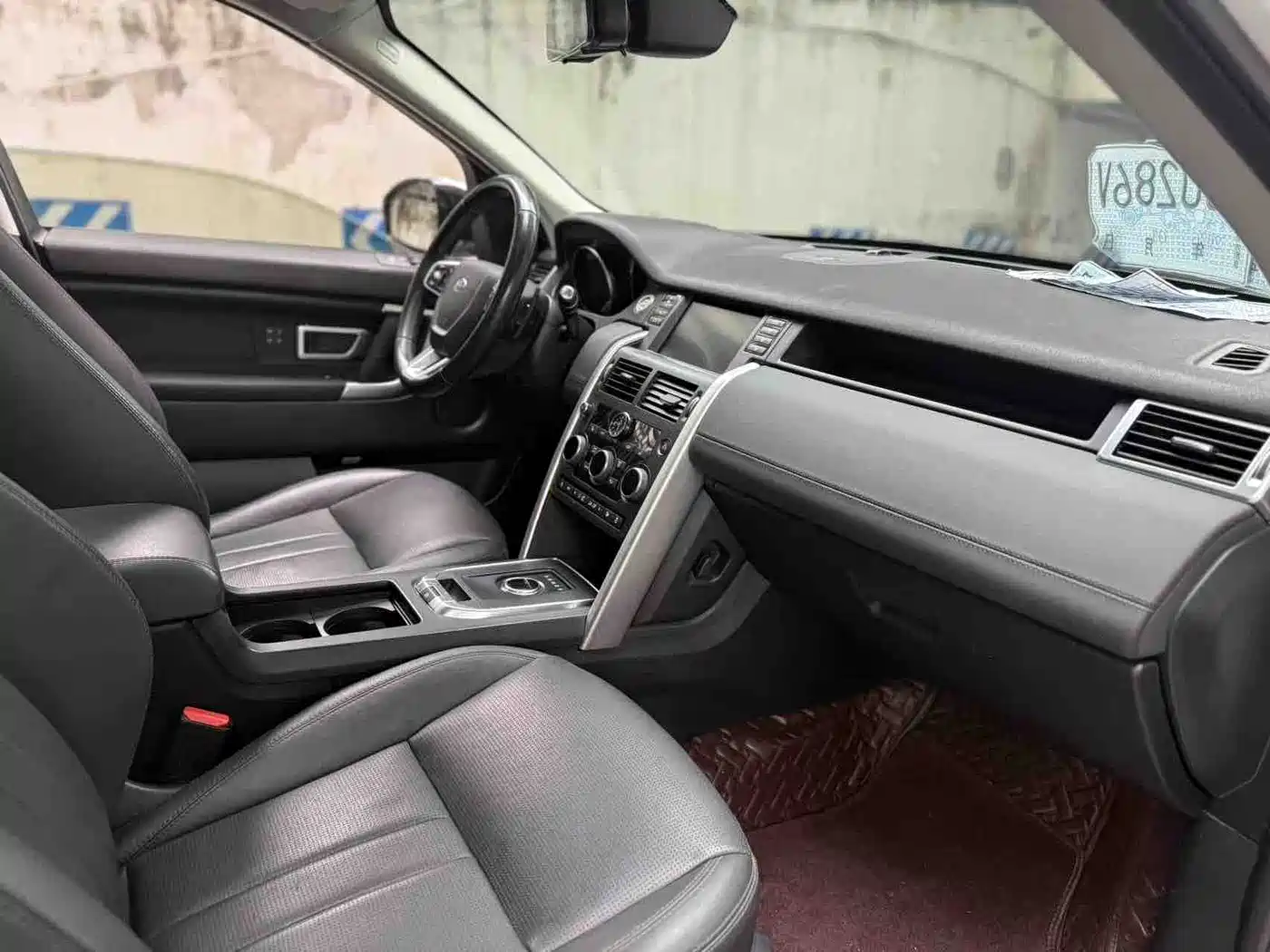 Land Rover Discovery Sport 2018 240PS HSE Edition фото 12