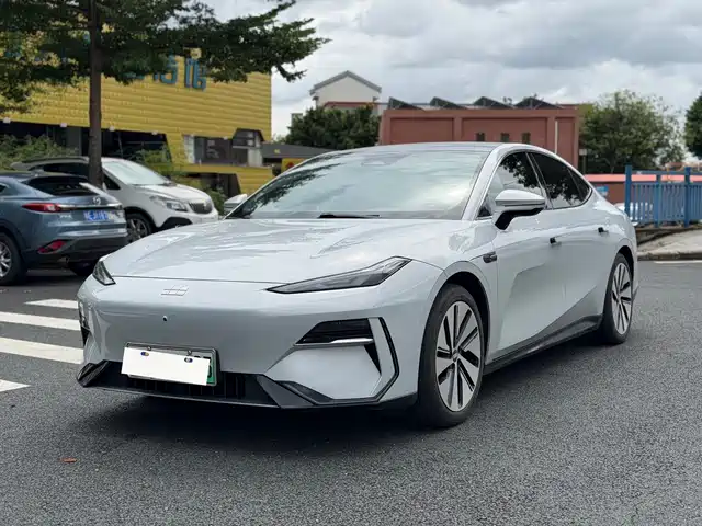 Geely Galaxy Galaxy E8 2024
