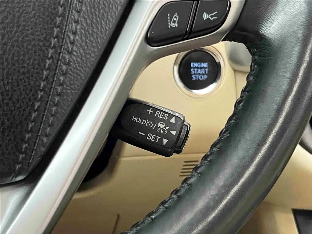 Toyota Highlander 2021 2.0T FWD Luxury 7-Seater фото 28