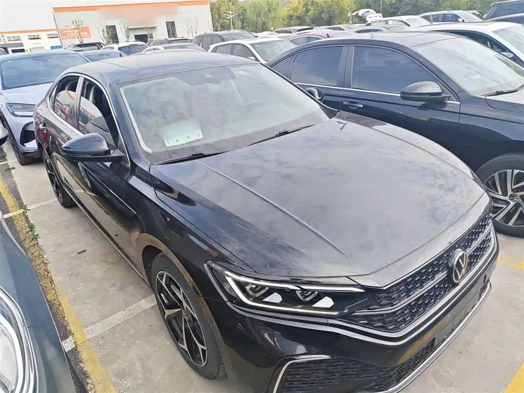 Volkswagen Passat 2023 330TSI Starlight Premium Edition фото 22