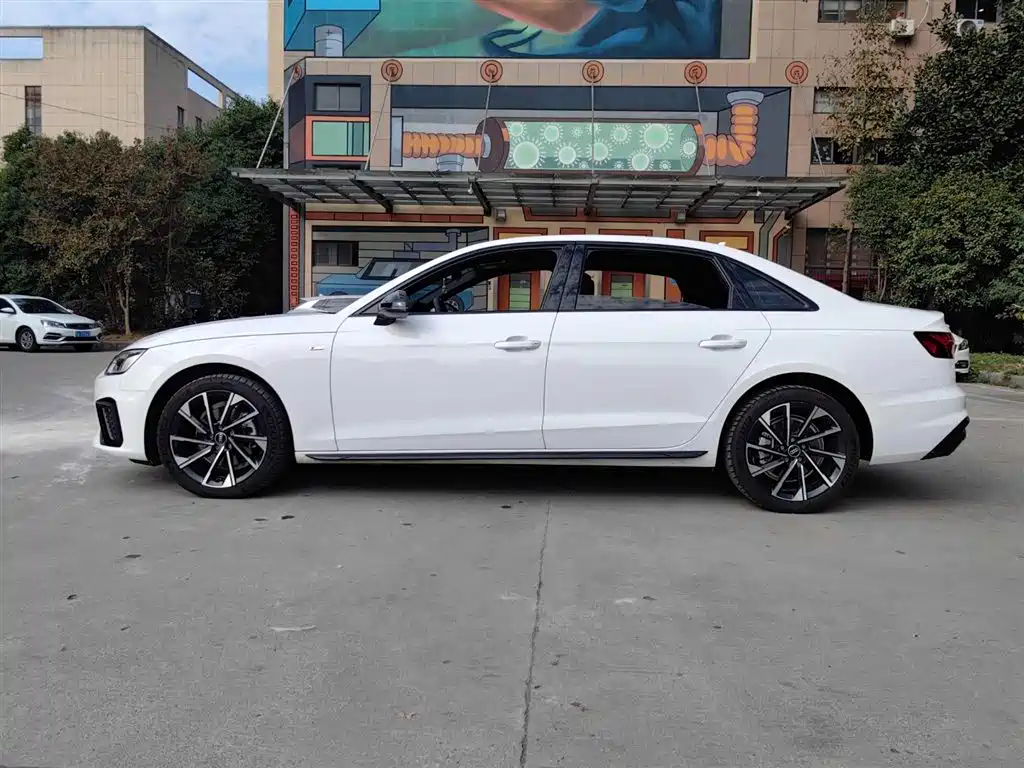 Audi A4L 2023 40 TFSI Luxury Sport фото 15