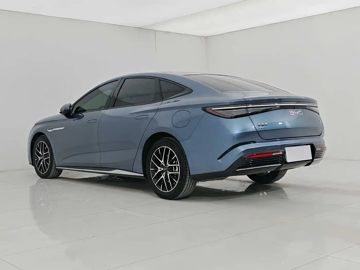 BYD Seal 2024 Glory Edition DM-i 1.5L 121km Luxury фото 5