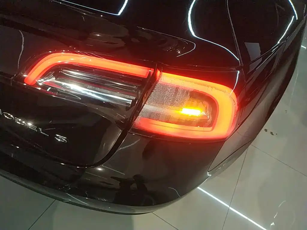 Фото 8 - Tesla Model 3