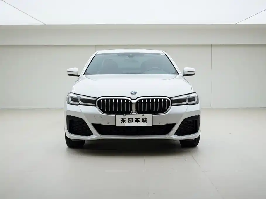 Photo 2 - BMW 5 Series