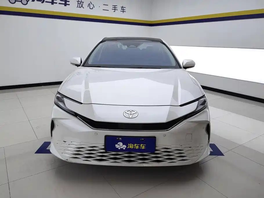 Photo 2 - Toyota Camry