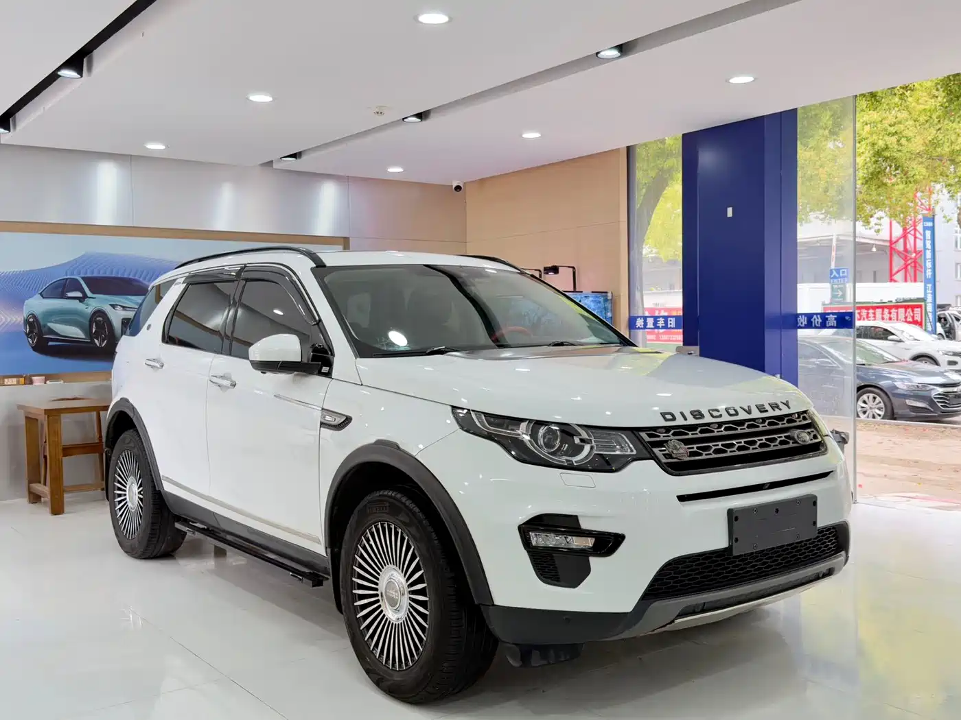 Land Rover Discovery Sport 2017 2.0T SE фото 3