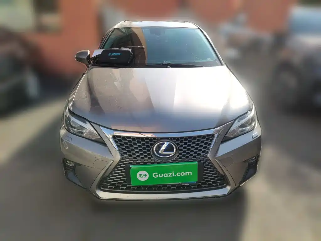 Фото 2 - Lexus CT