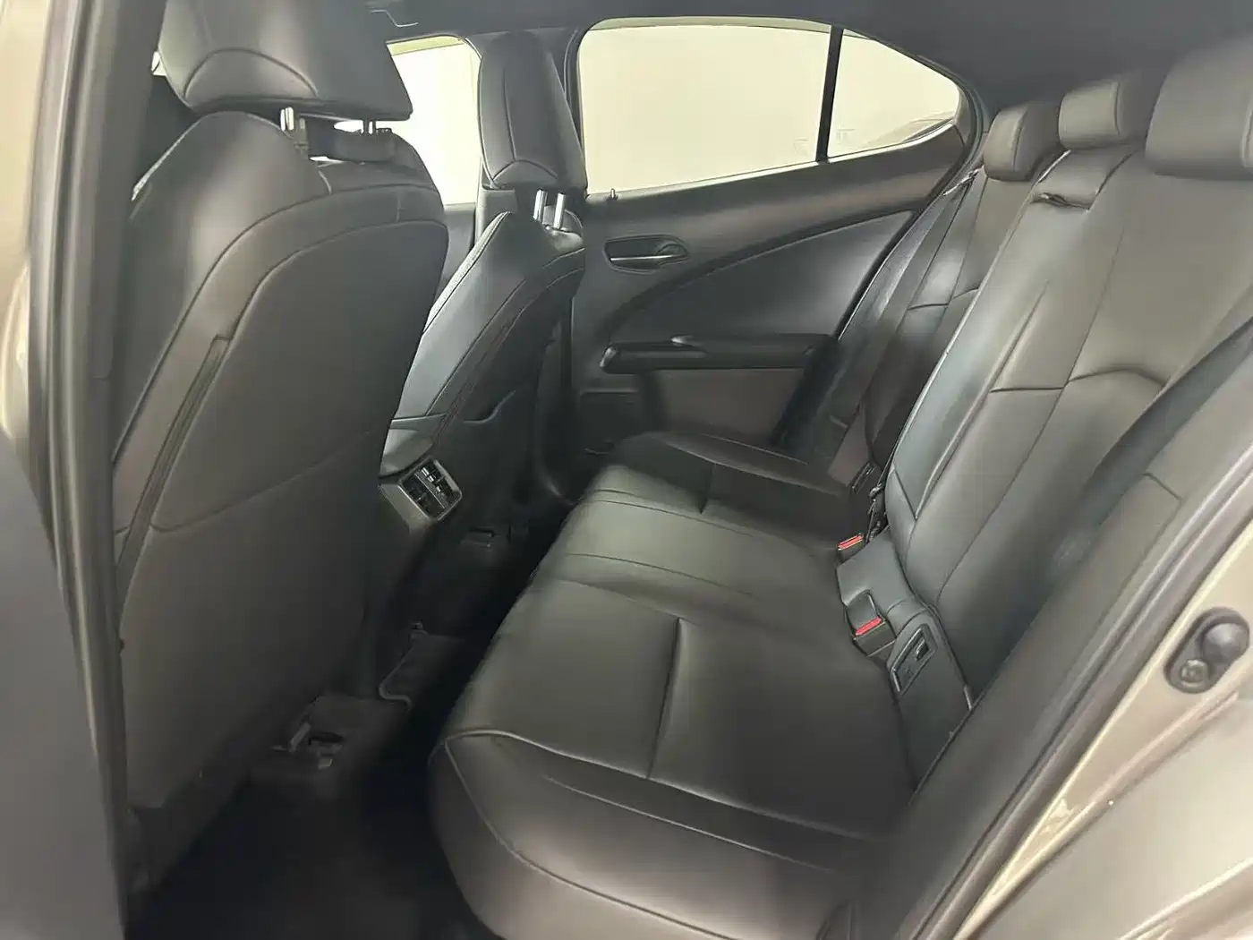 Lexus UX 2020 260h Explore Cool Edition фото 5