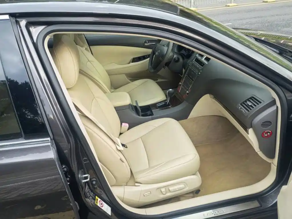 Фото 9 - Lexus ES