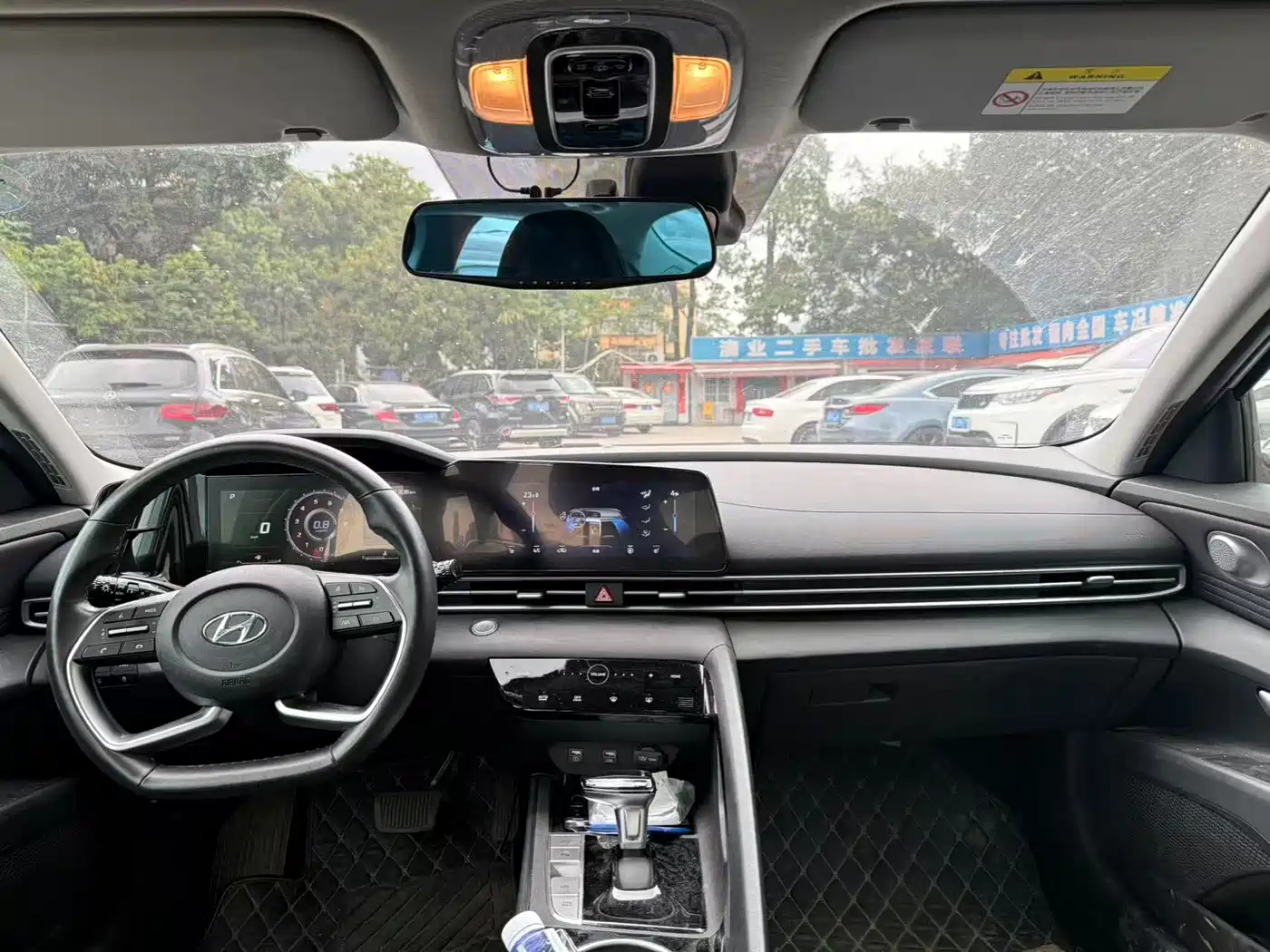 Hyundai Elantra 2021 1.5L CVT LUX Premium Edition фото 6