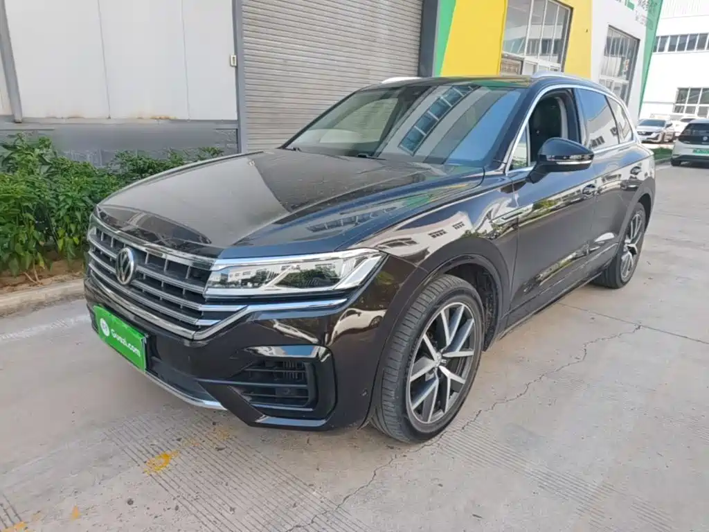 Фото 2 - Volkswagen Touareg