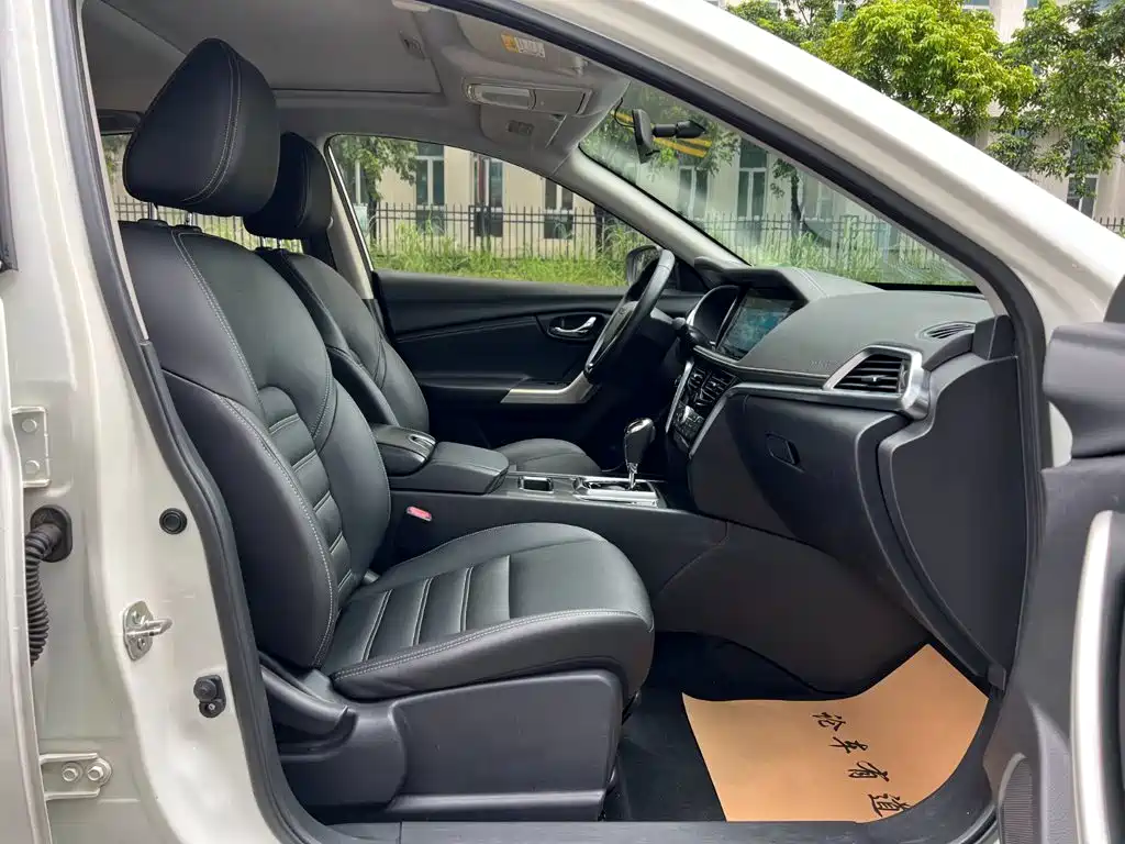 Venucia T90 2018 2018 2.0L CVT Smart Connection Intelligent Edition China V