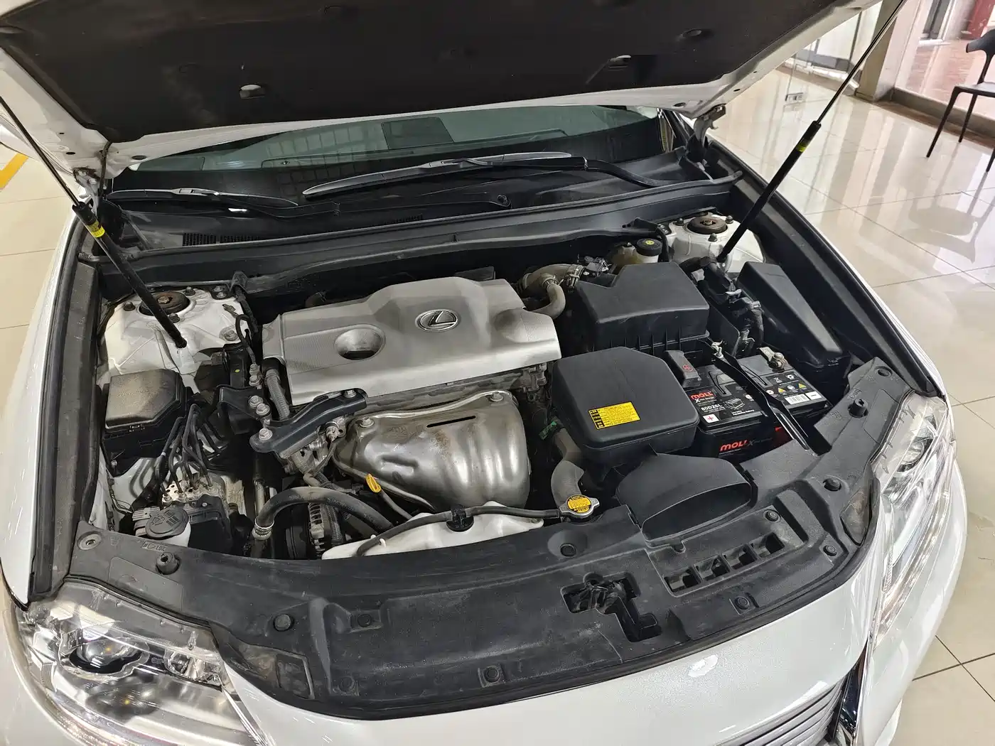 Фото 8 - Lexus ES