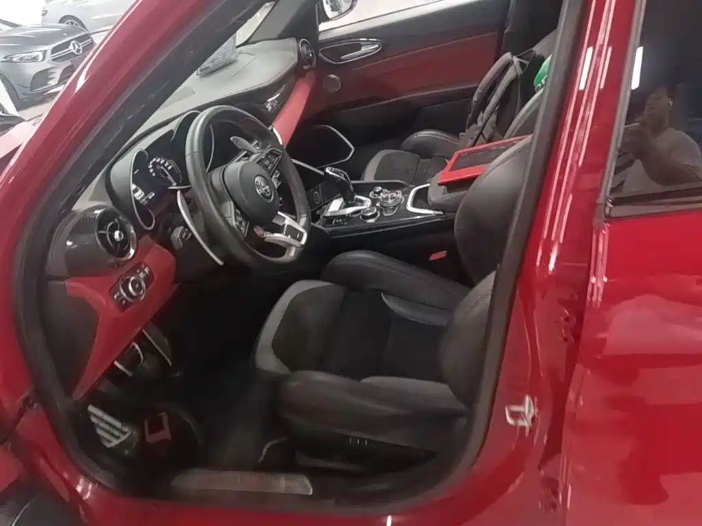 Alfa Romeo Giulia 2022 2021 2.0T 280HP Veloce Ti Racing Edition