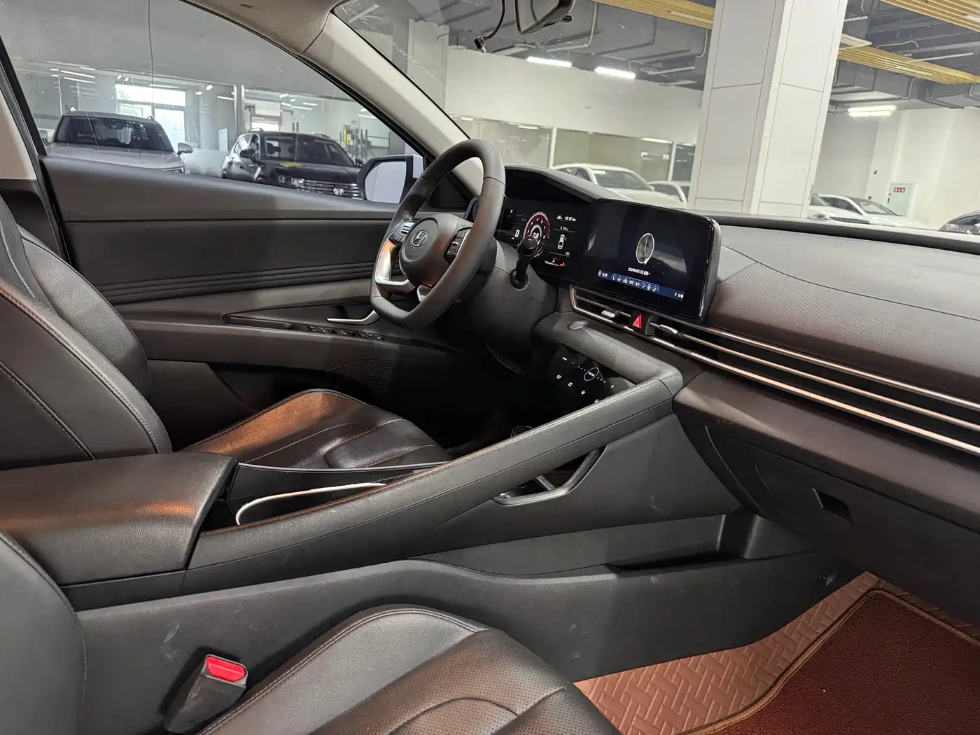 Hyundai Elantra 2023 Model 1.5L CVT LUX Premium Edition фото 18