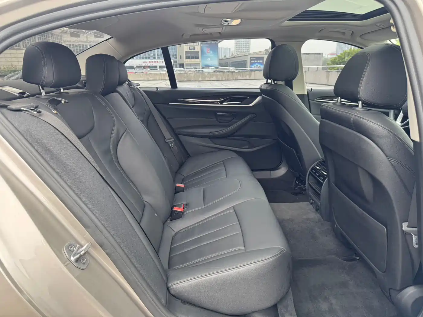 BMW 5 Series 2018 528Li Launch Special Edition фото 12