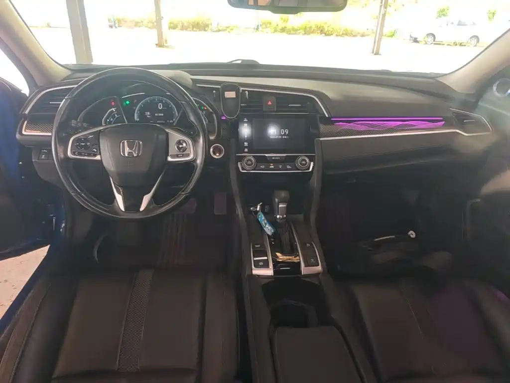 Photo 10 - Honda Civic