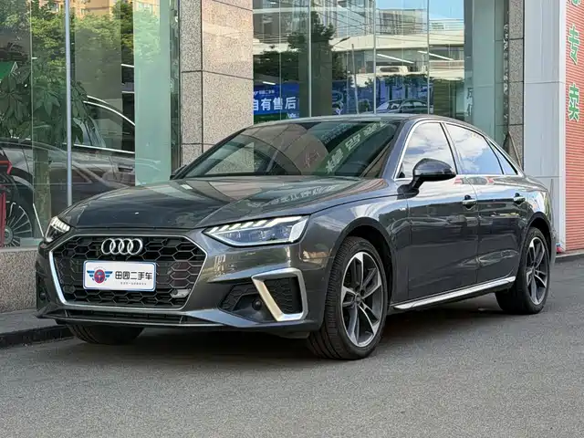 Audi A4L 40 TFSI, Стиль Драйв