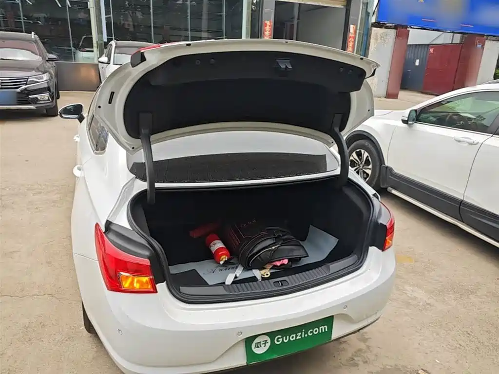 Buick Verano 2017 Sedan 20T DCT Elite фото 19