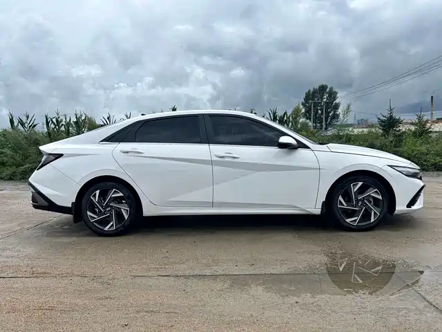 Hyundai Elantra 2023 1.5L CVT GLX Elite Edition — фото 5