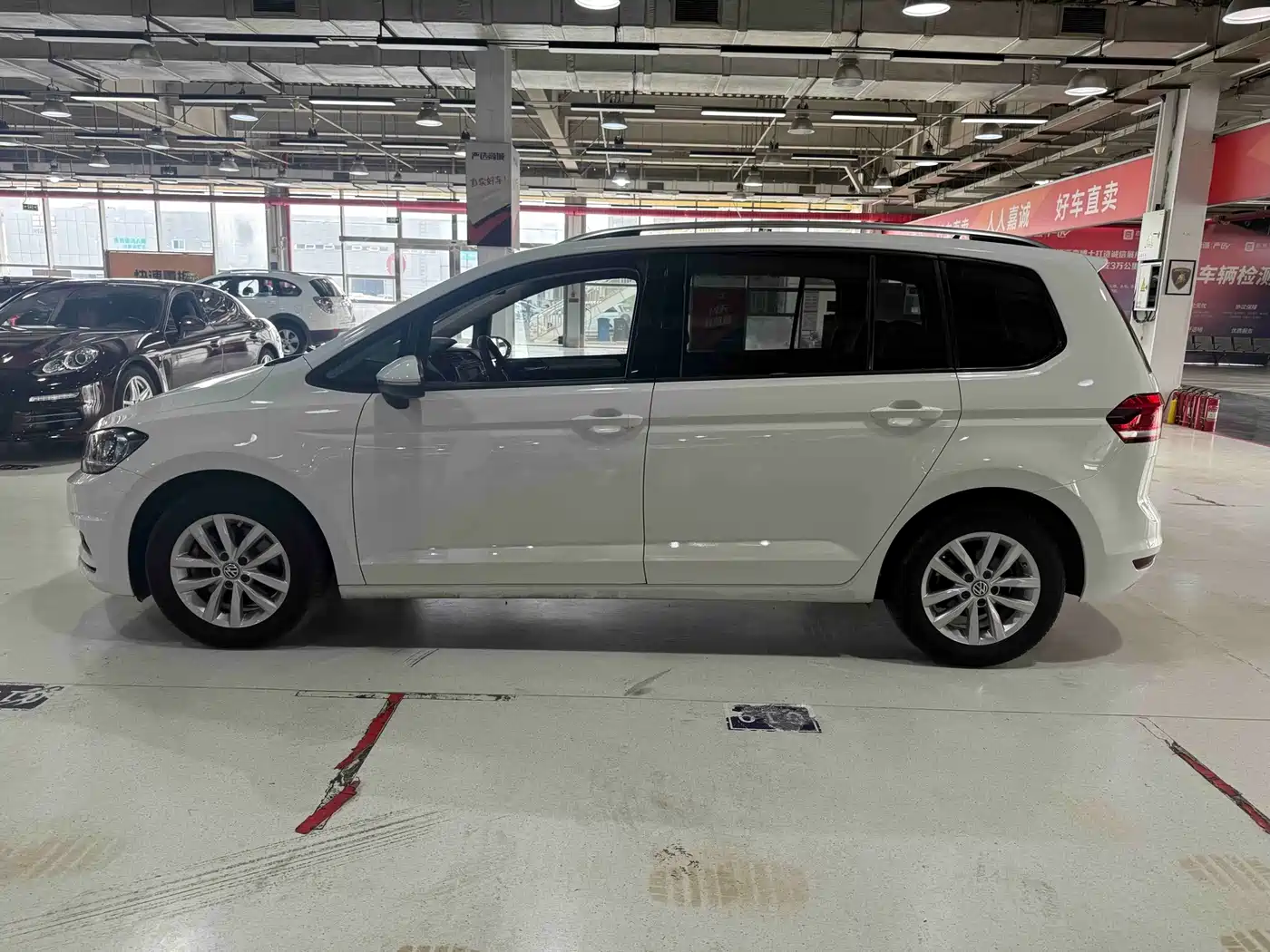 Фото 4 - Volkswagen Touran