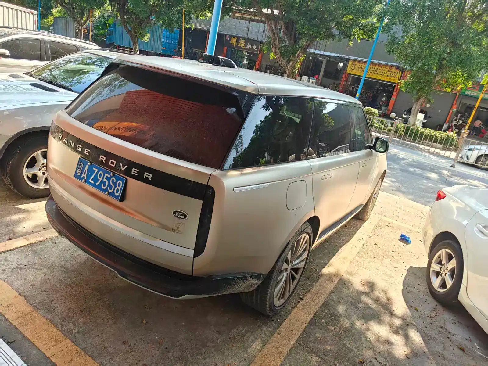 Photo 8 - Land Rover Range Rover