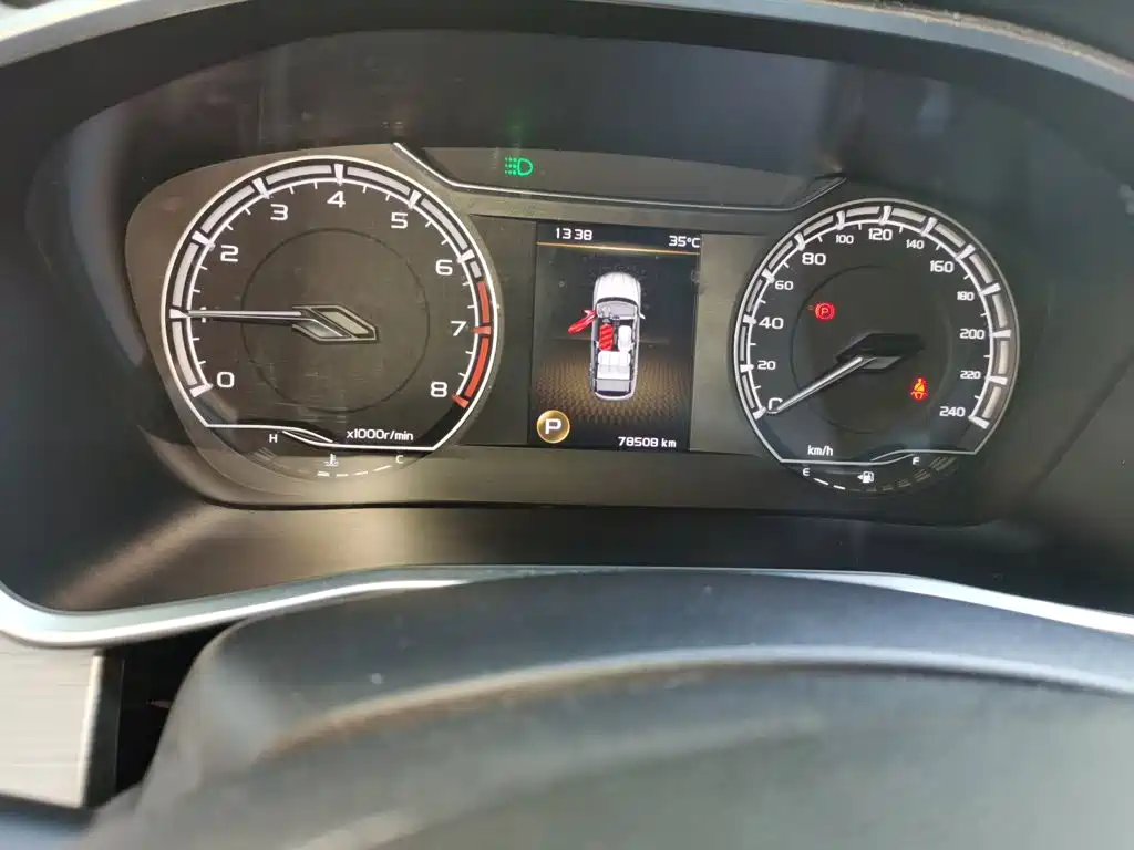 Фото 8 - Geely Coolray