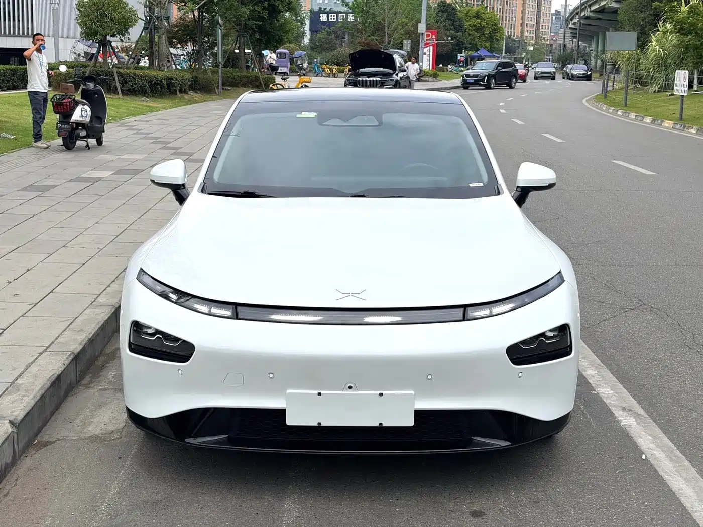 Фото 2 - XPeng P7