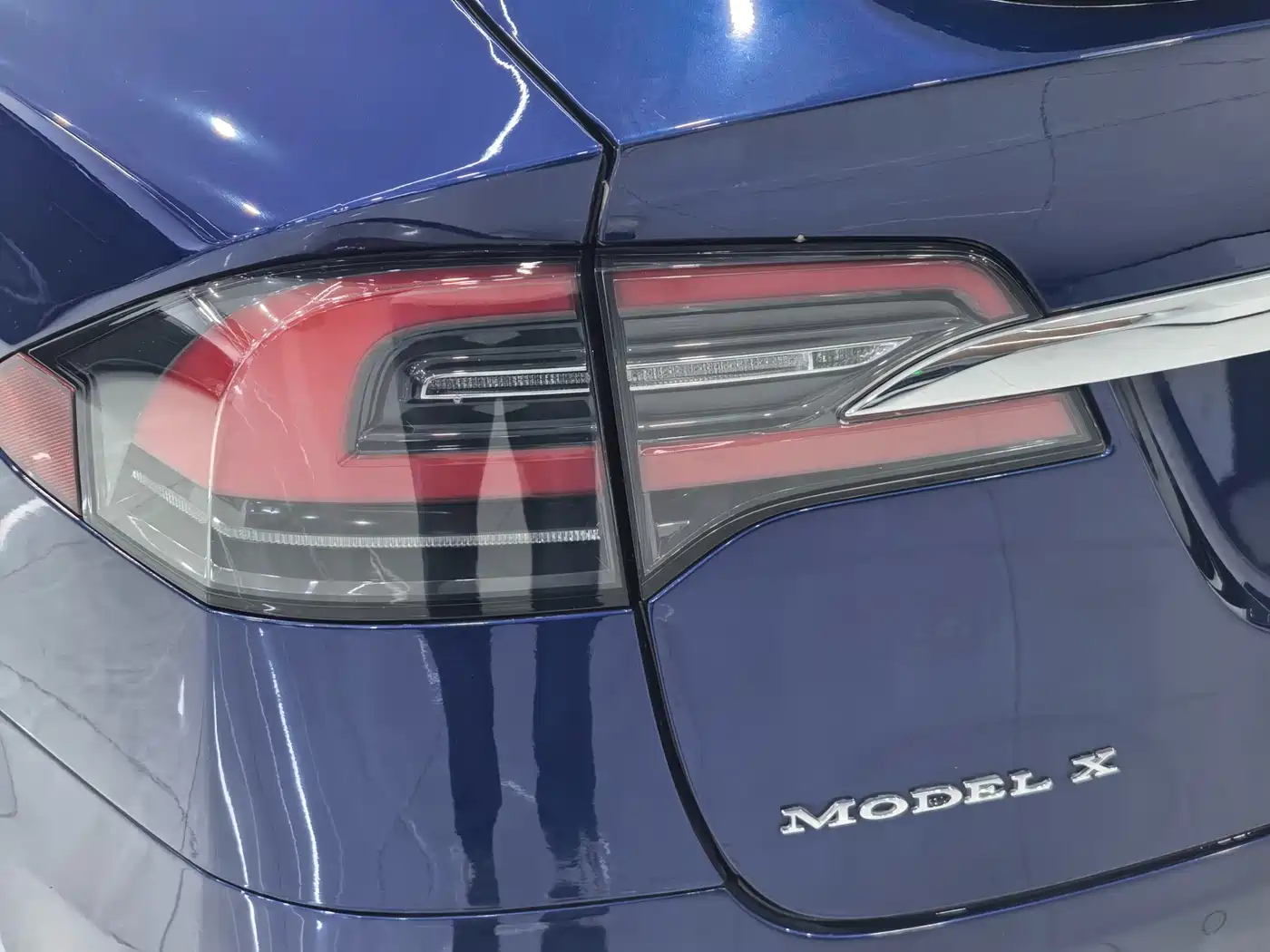 TESLA MODEL X