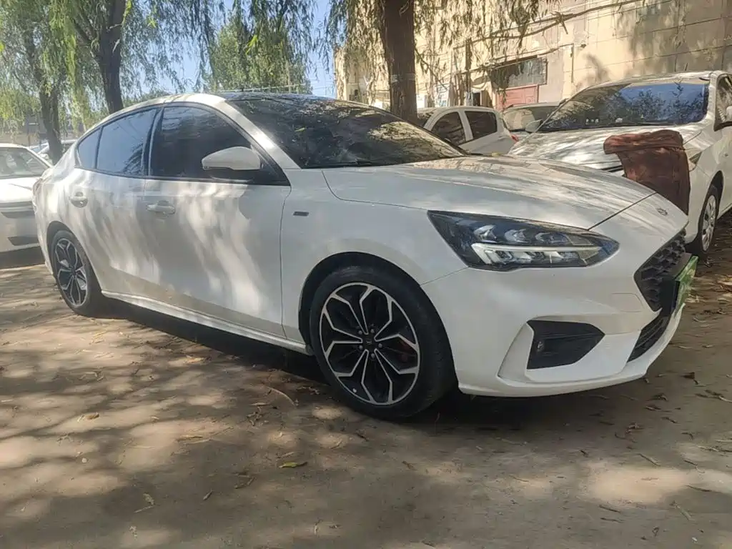 Фото 4 - Ford Focus