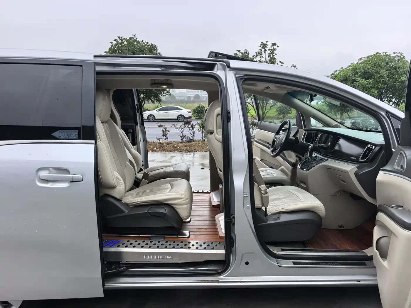 Buick GL8 2013 2.4L CT Luxury Business Comfort Edition фото 11