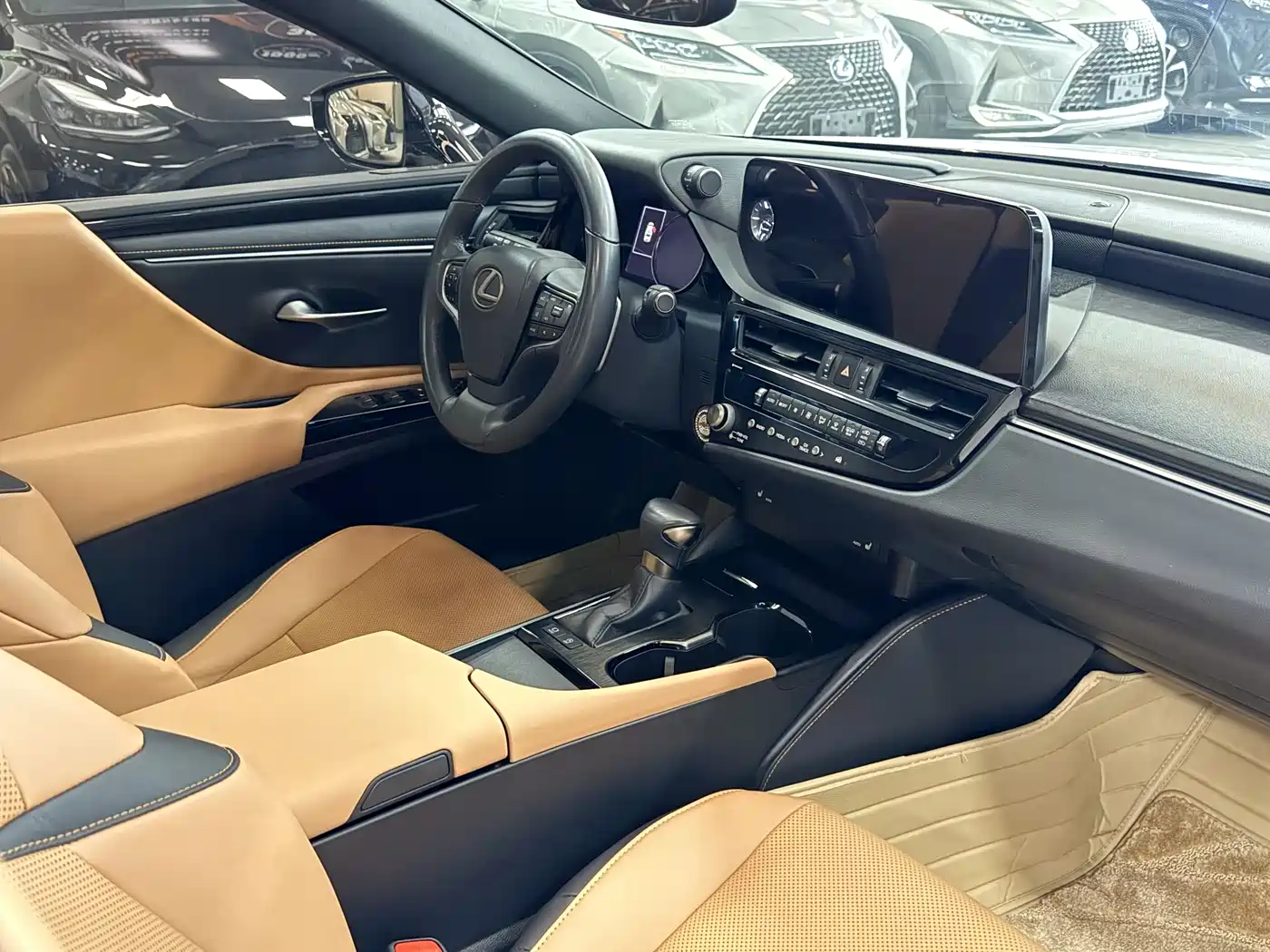 Lexus ES 2022 200 Excellence Edition фото 9