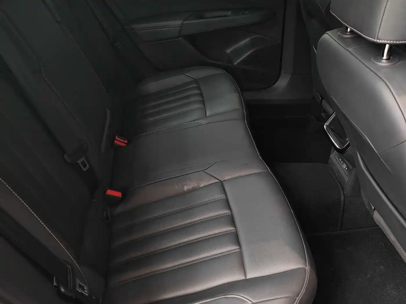 Volkswagen Passat 2024 280TSI Business Edition фото 4