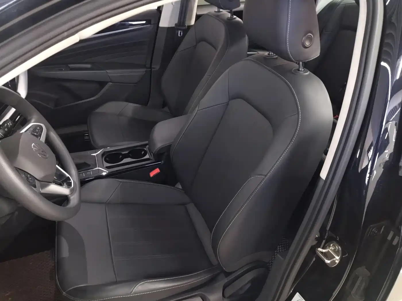 Volkswagen Passat 2024 280TSI Business Edition фото 3