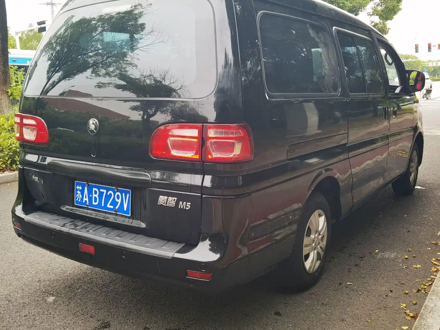 Dongfeng Fengxing Lingzhi 2022 2022 M5L 1.6L Utility 7-Seater