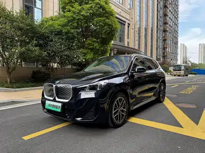 BMW iX1