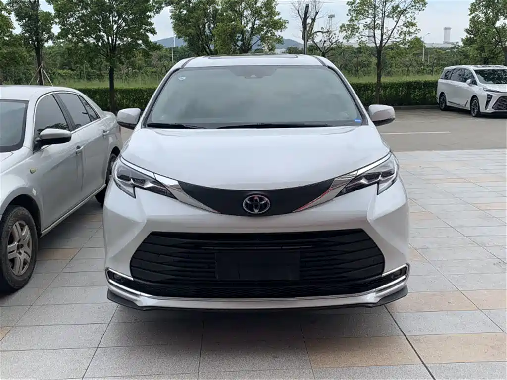 Toyota Sienna 2025 2024 2.5L Hybrid Comfort Edition