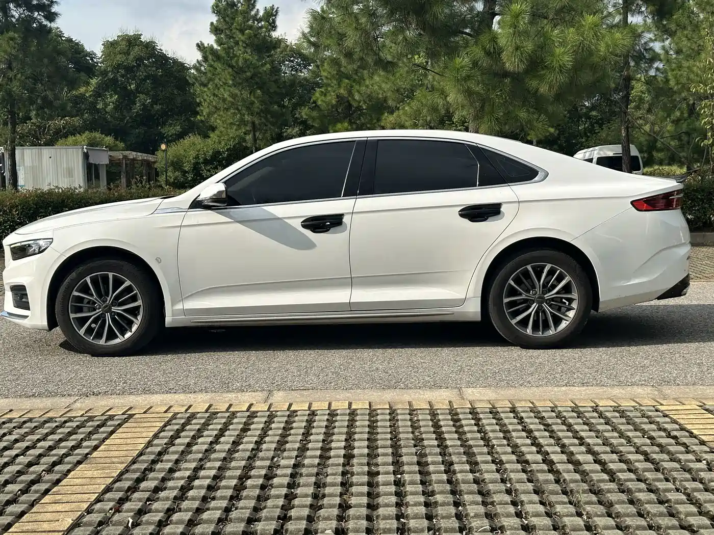 Фото 3 - Geely Preface