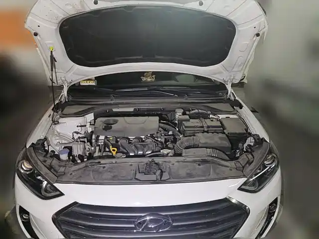 Hyundai Elantra 2016 Model 1.6L Automatic Smart Elite — фото 3