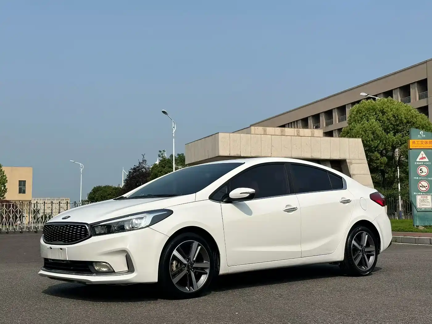 Kia K3 2017 1.6L Automatic 15th Anniversary Special GLS фото 2