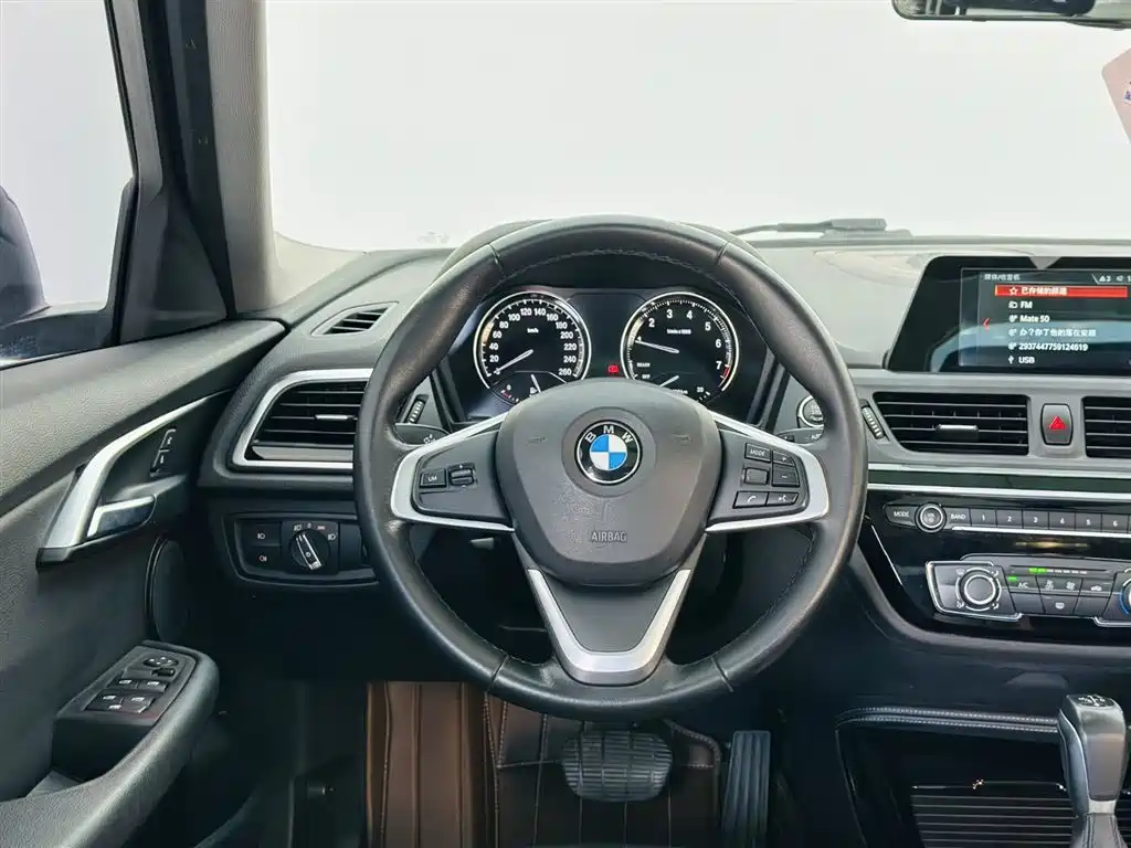 BMW 1 Series 2017 118i Sport фото 17