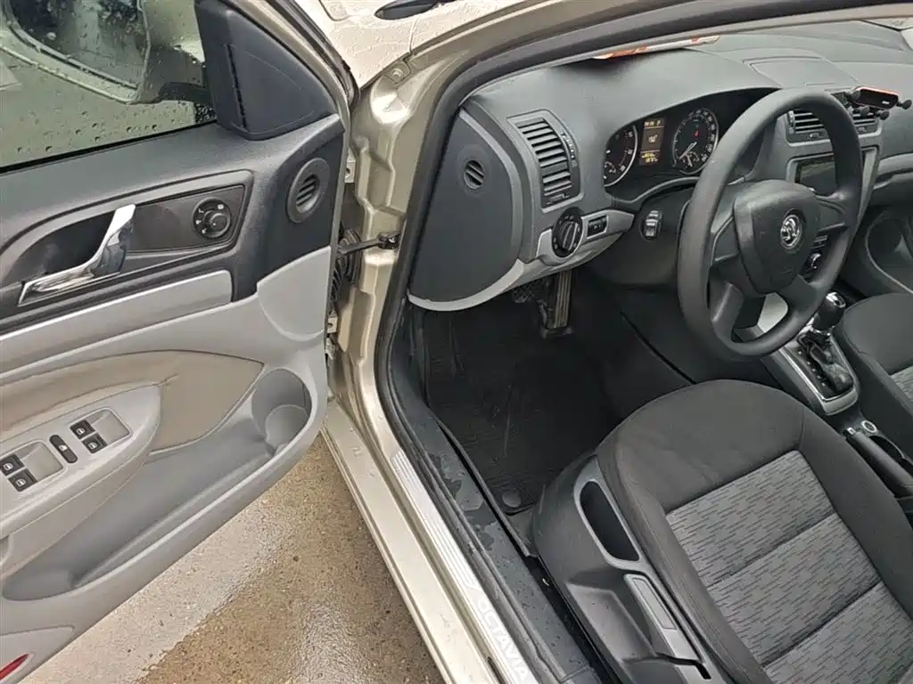 Škoda Octavia 2014 2.0L Auto Yijie Edition фото 16