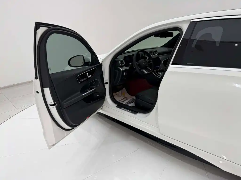 Mercedes-Benz C-Class, миниатюра 13