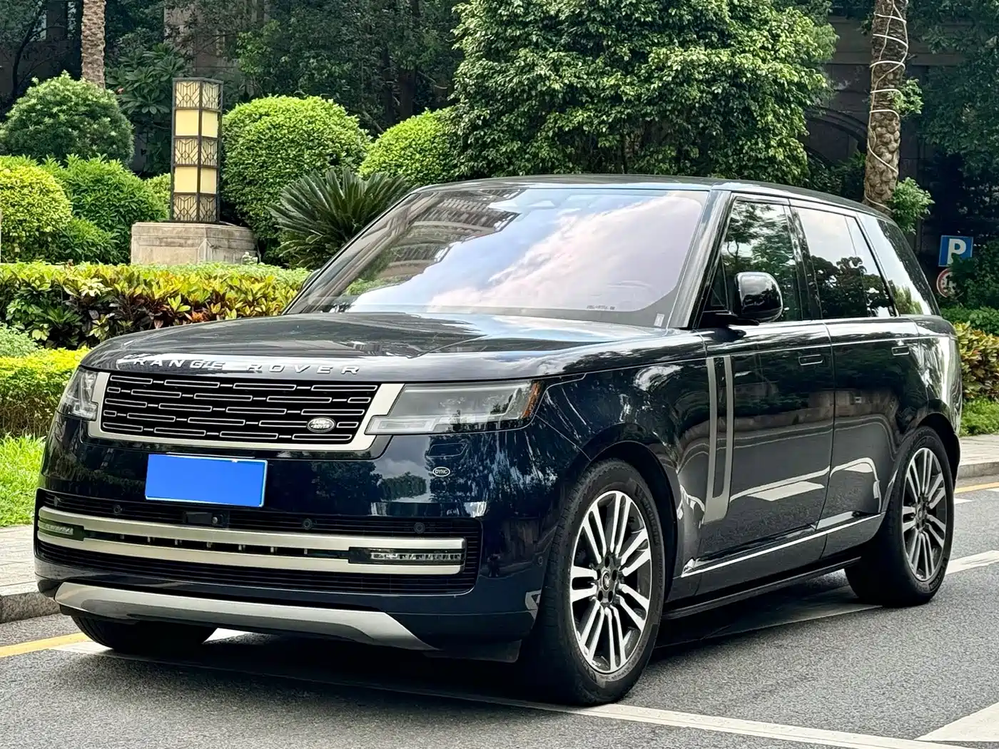 Photo 1 - Land Rover Range Rover