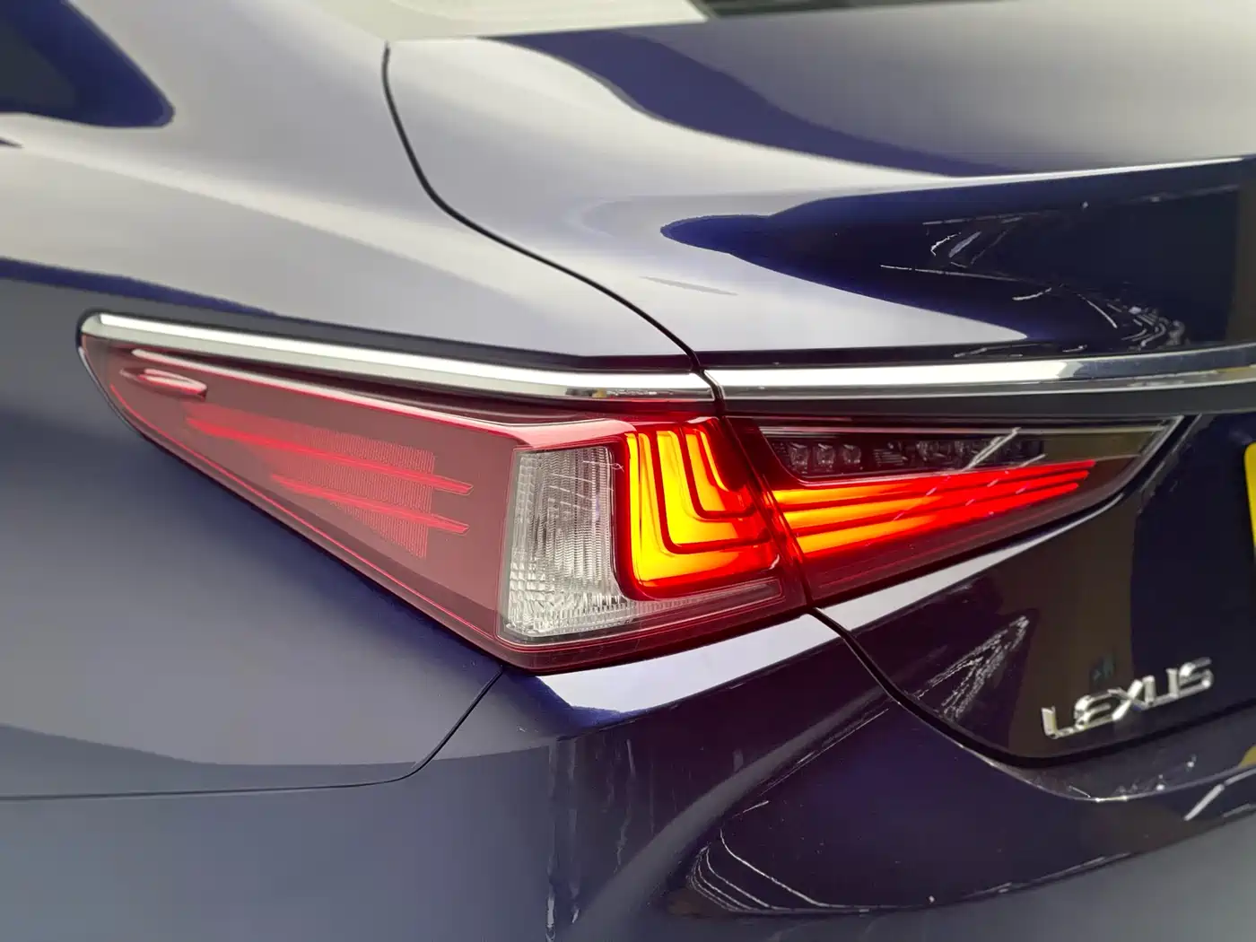 Lexus ES 2022 200 Excellence Edition фото 15