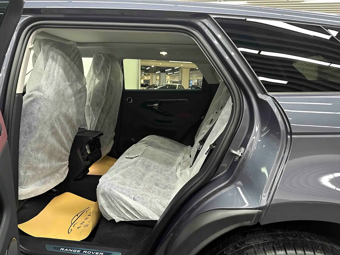 Land Rover Range Rover Evoque 2026 Range Rover Evoque L SE фото 10